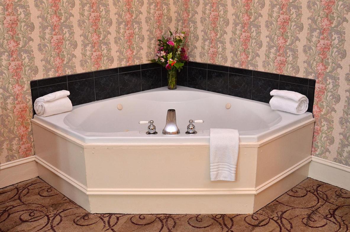 Suite, Bridge View