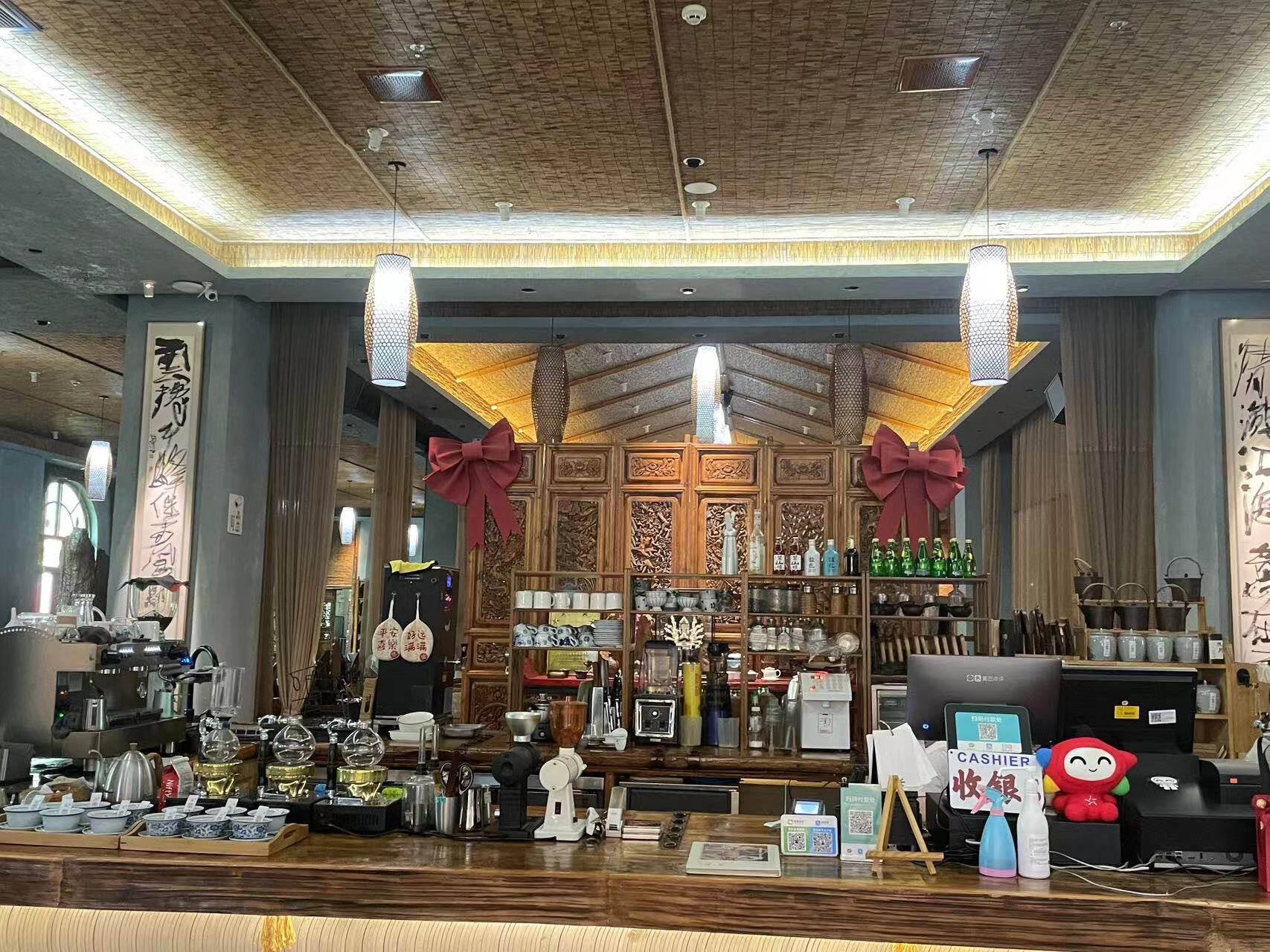Vienna International Hotel (Haikou Old Town High Speed Railway Station) 55/58