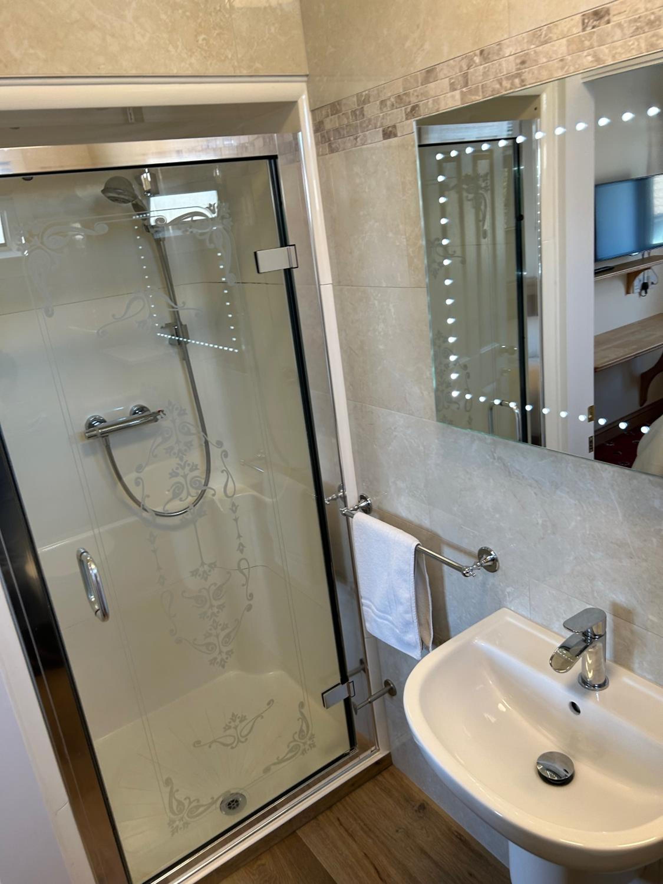 Oakwood Bed and Breakfast Heathrow 17/25