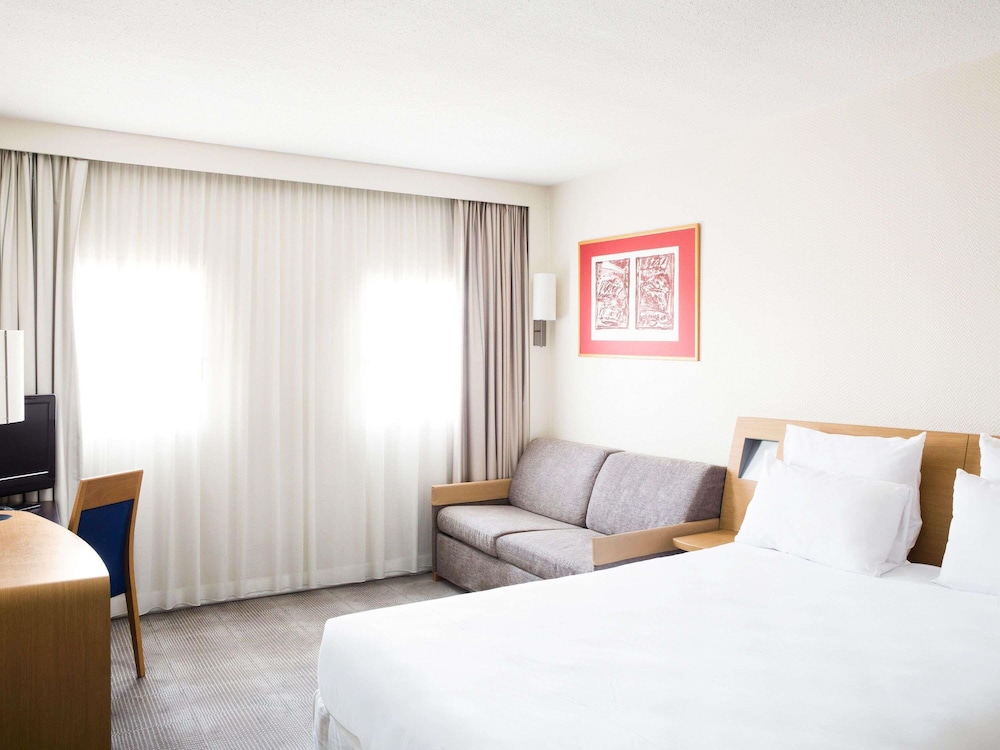 STANDARD, QUEEN BED