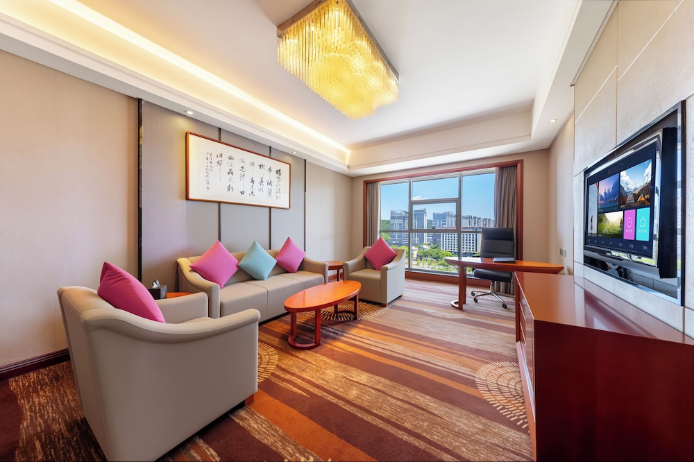 King Maker Grand Hotel 32/49