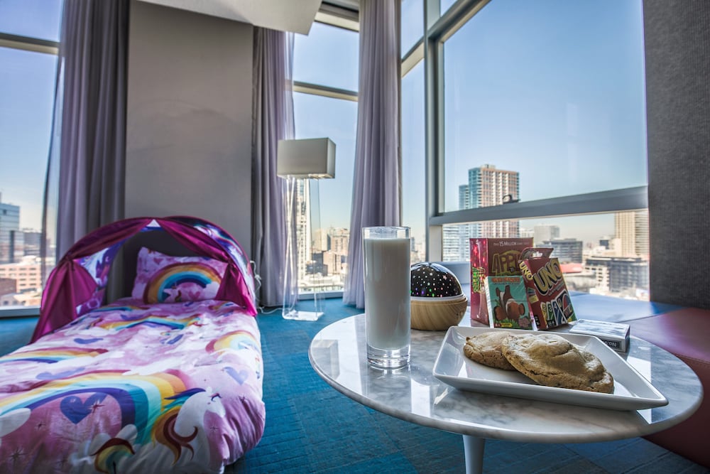 Aloft Chicago Downtown River North 32/49