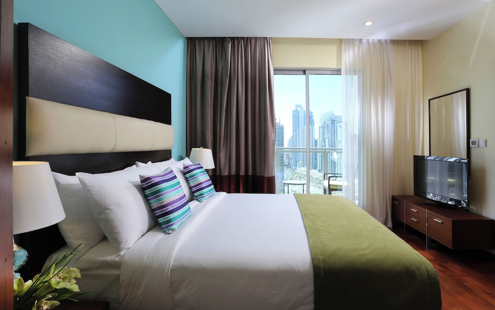 1 BEDROOM, DOWNTOWN VIEW