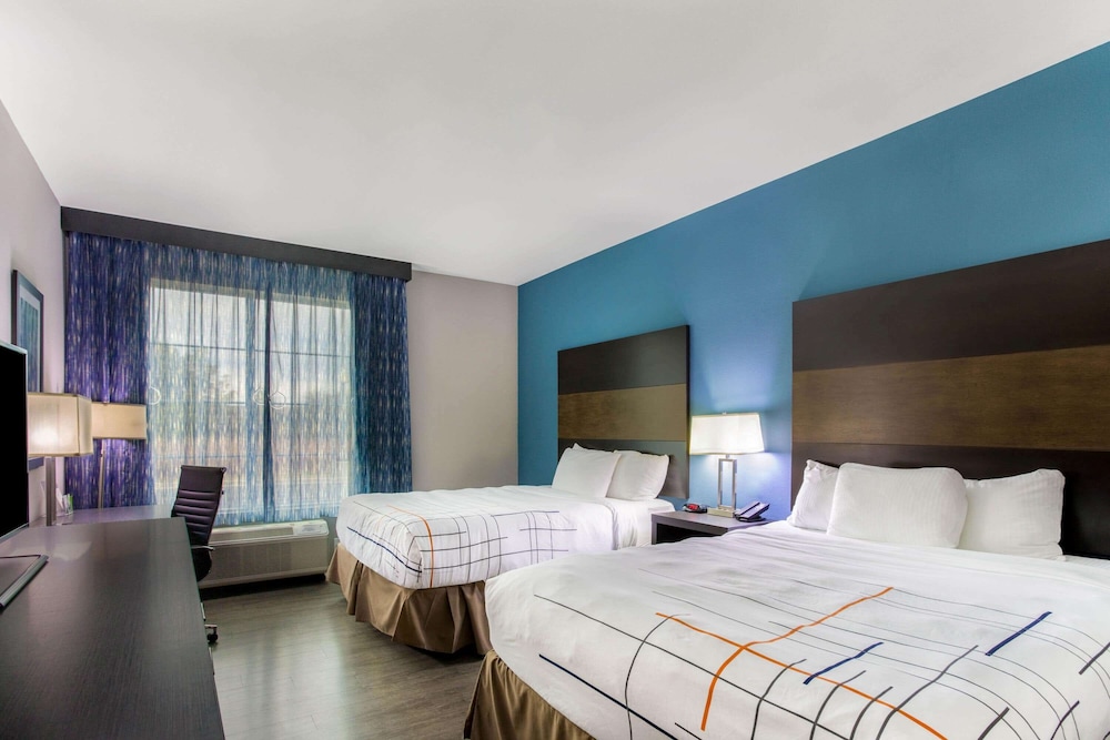 La Quinta Inn and Suites by Wyndham Cullman 15/46