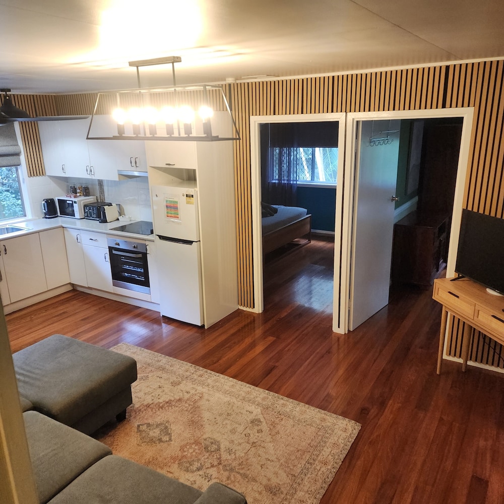 ATHERTON HINTERLAND MOTEL 33/40