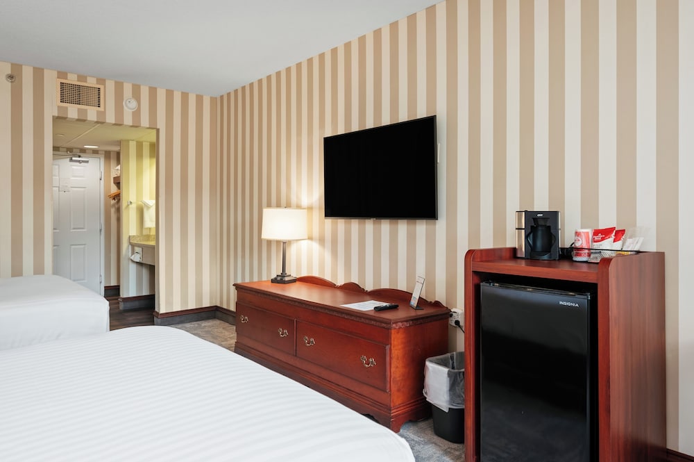 غرفة قياسية بسريرين كوين بدون إطلالة، Bayshore Resort 10/10