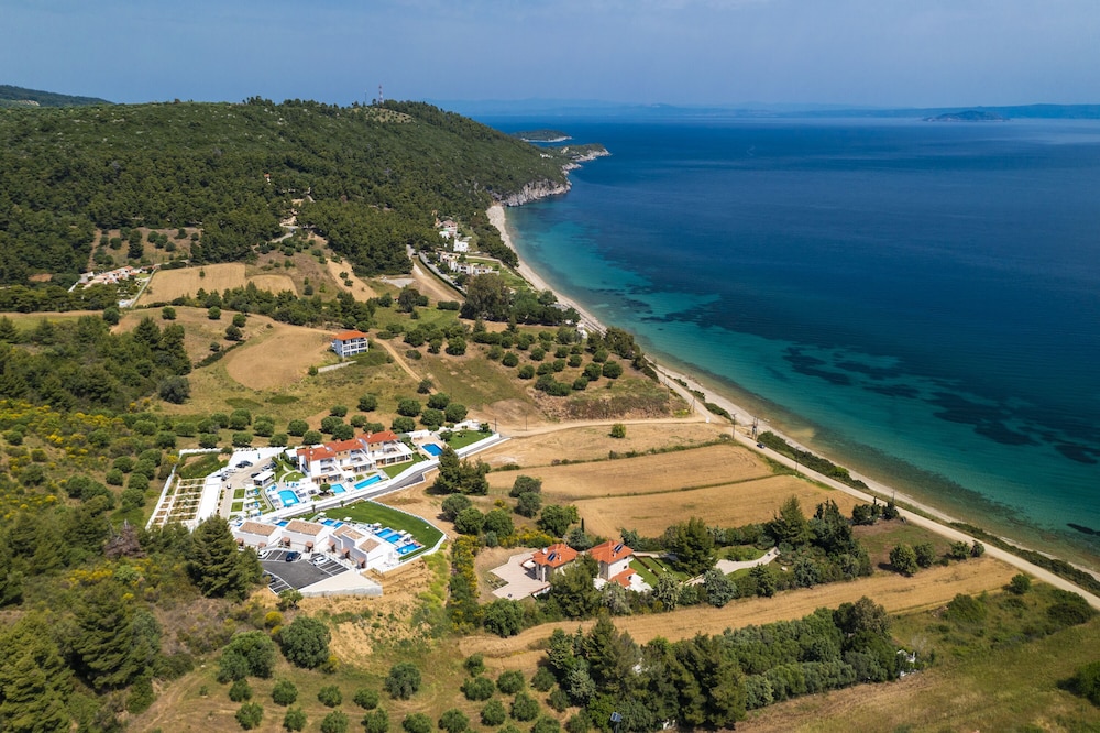 Villa D oro Luxury Villas & Suites 77/80