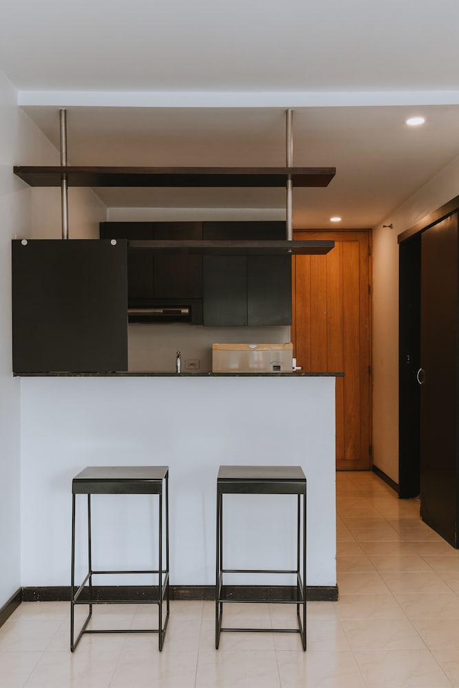 Travelers Apartamentos and Suites Orange Medellin 7/50