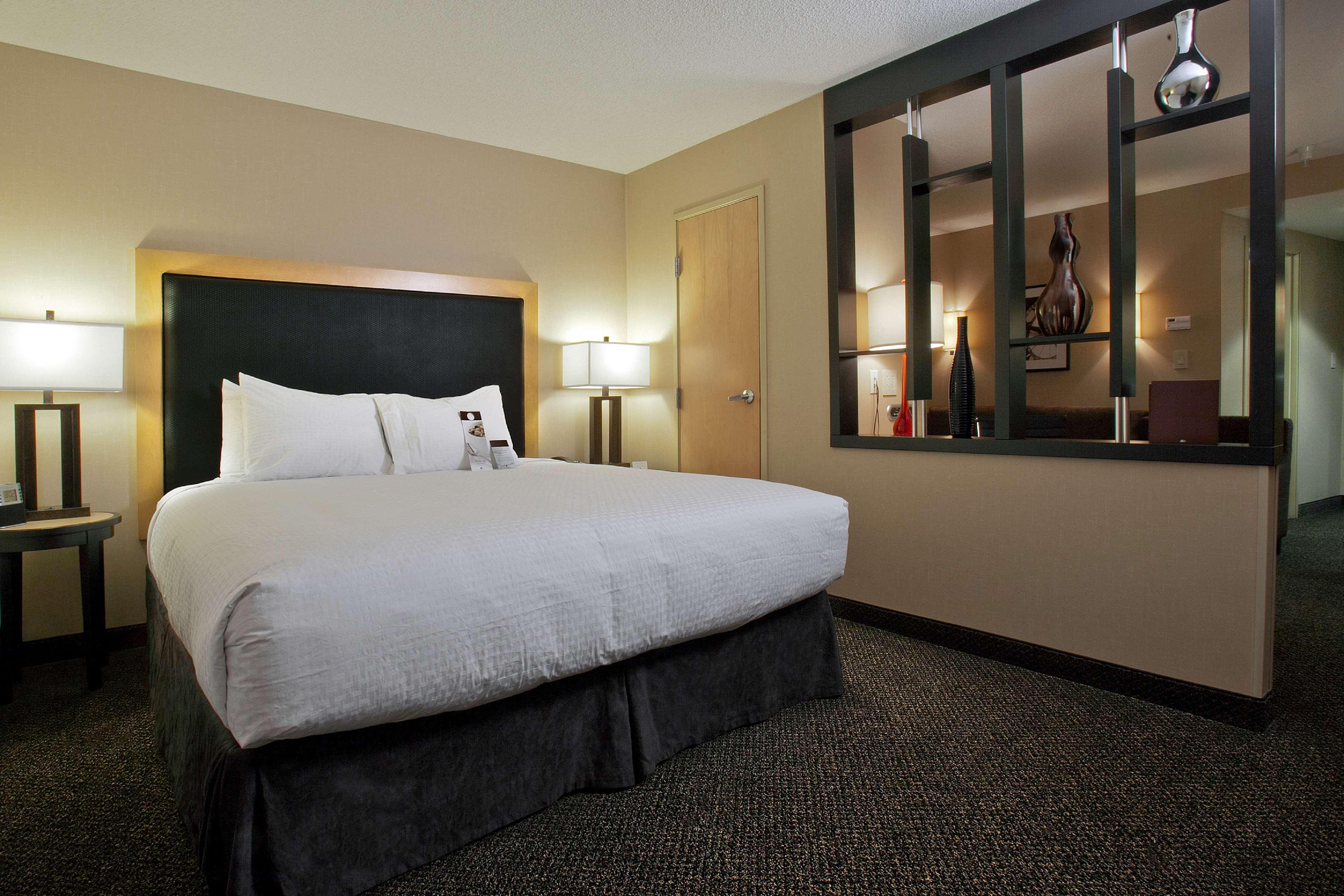 JUNIOR SUITE, KING BED, ACCESSIBLE