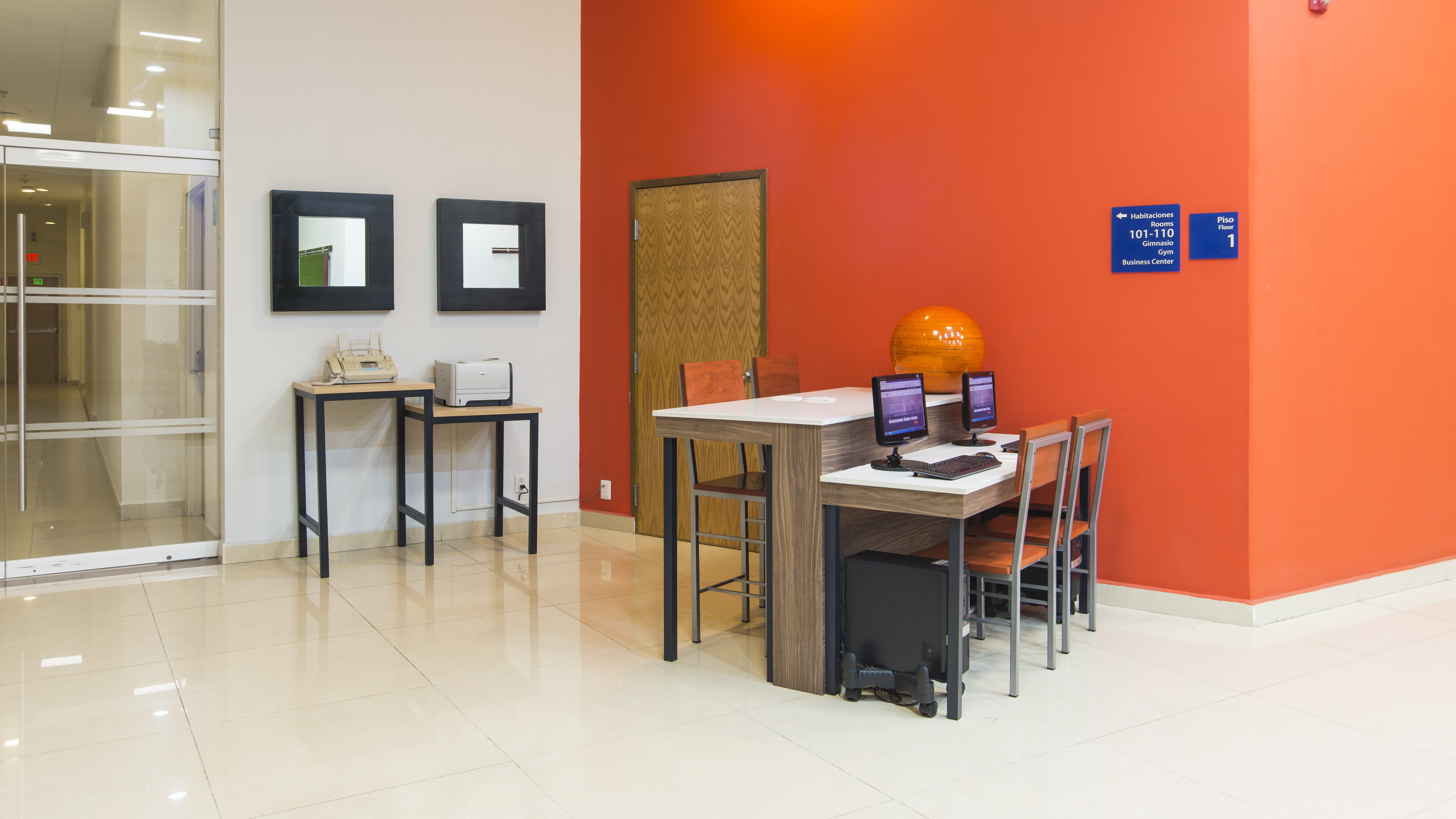 Holiday Inn Express Manzanillo 8/50