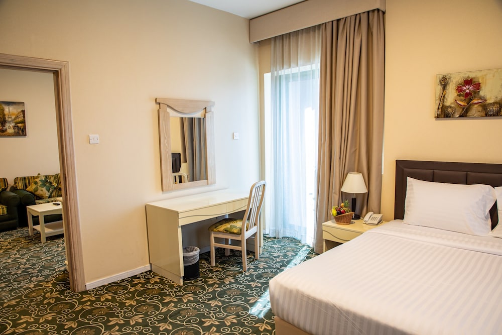 Wescott Pearl Hotel Apartments L.L.C 16/32