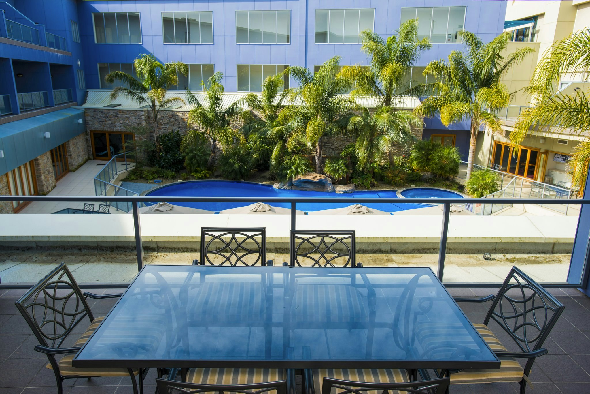 Emerald Hotel 24/45