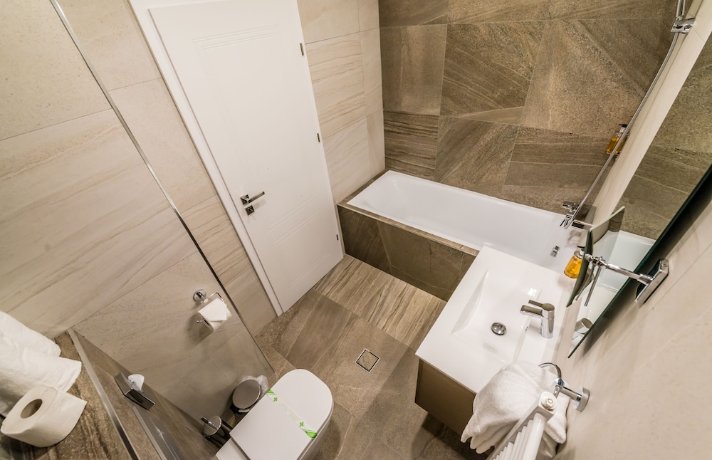 Uba Aparthotel 49/50