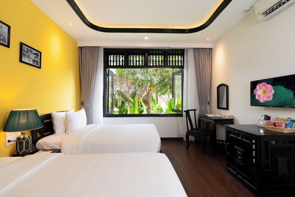 SUPERIOR, TWIN BEDS, GARDEN VIEW