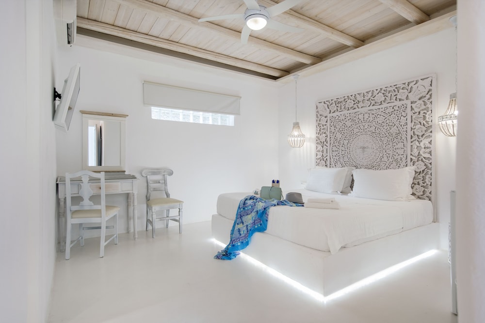 Zefi Hotel & Suites 22/75