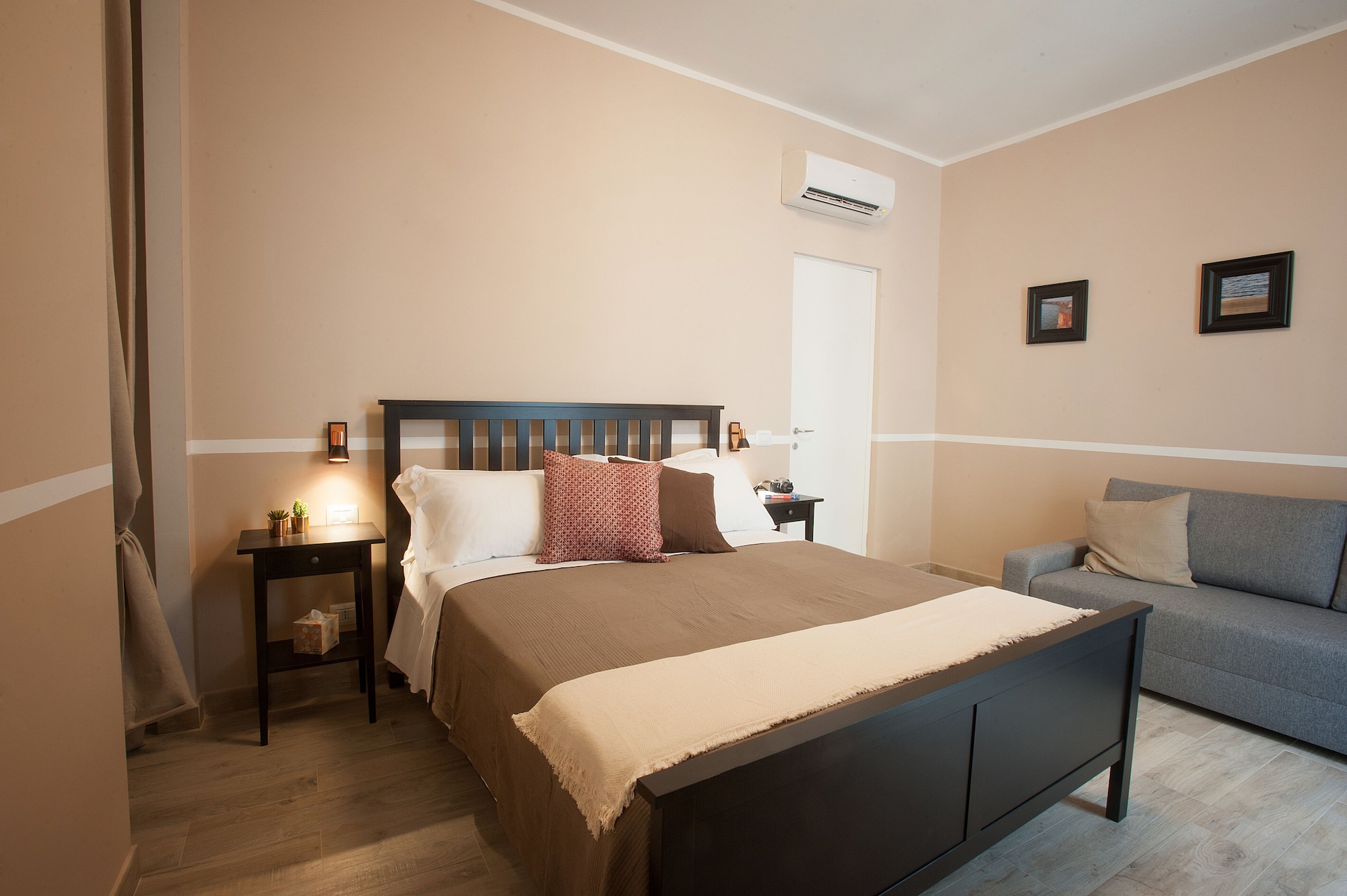 LUXURY, KING BED, CITY VIEW, PRIVATE BATHROOM, SOFA