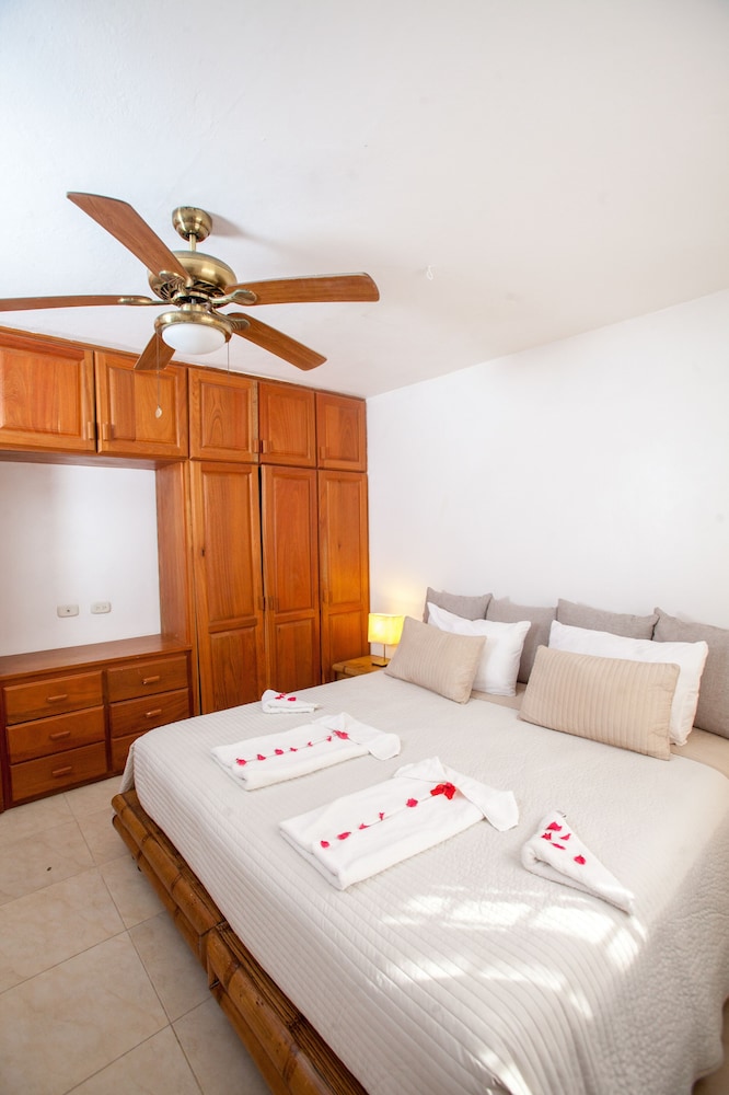 Los Corales Beach Village 32/73