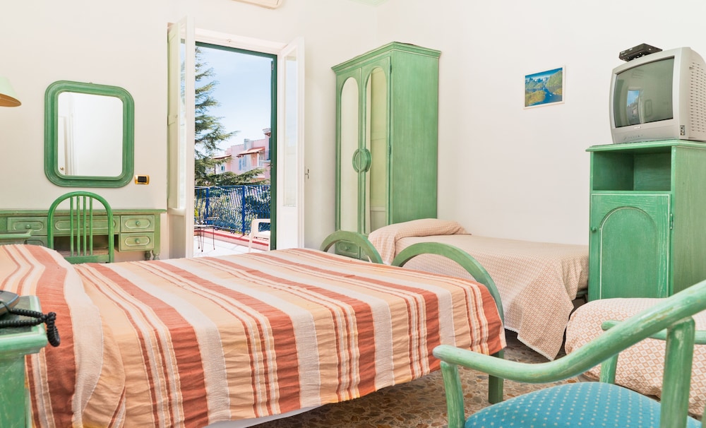 SUPERIOR, DOUBLE OR TWIN BED
