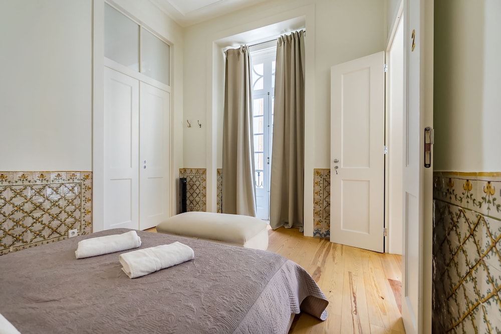 PREMIUM, DOUBLE BED, SHARED BATHROOM
