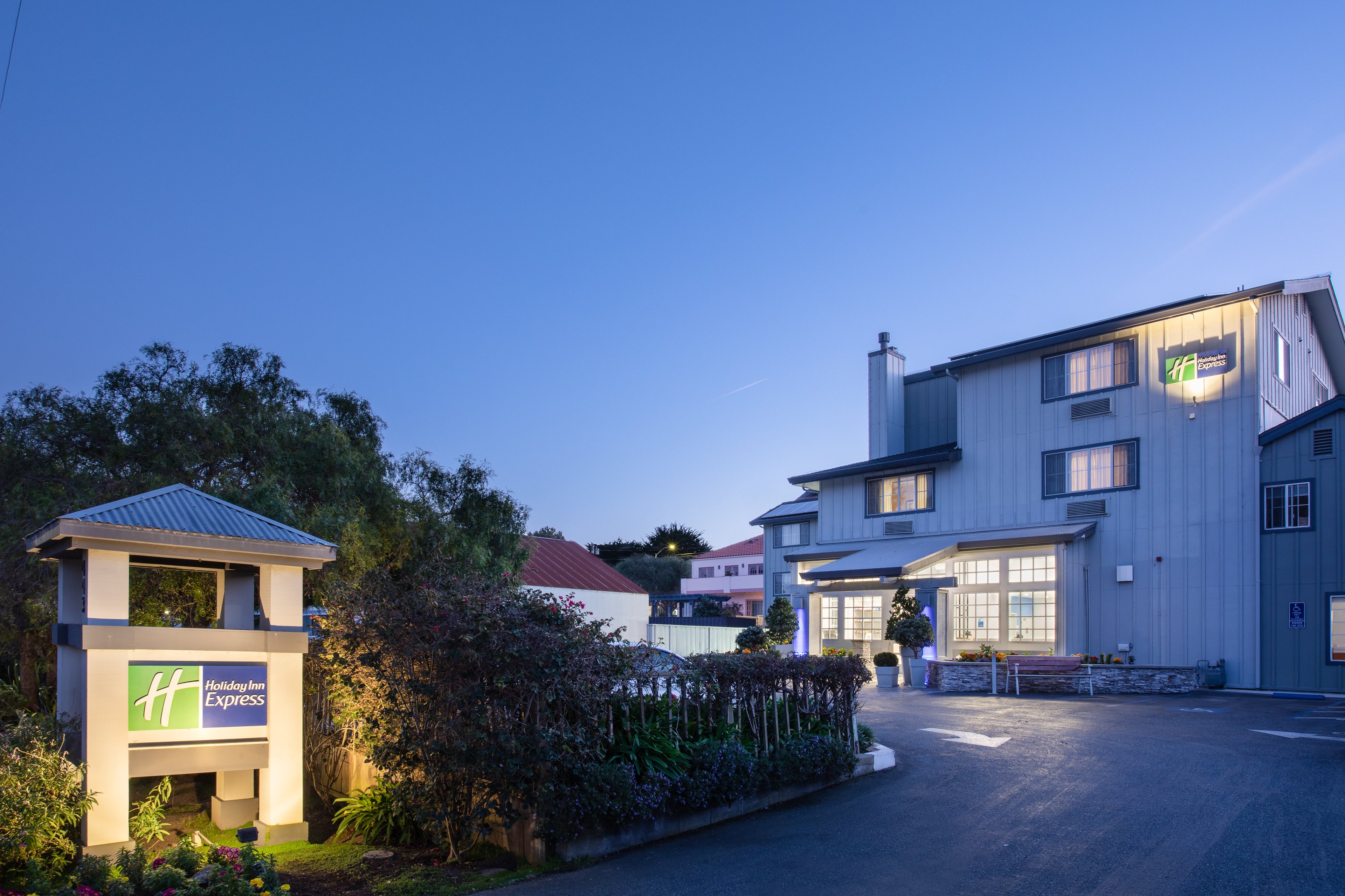 Holiday Inn Express Monterey Cannery Row 9/66