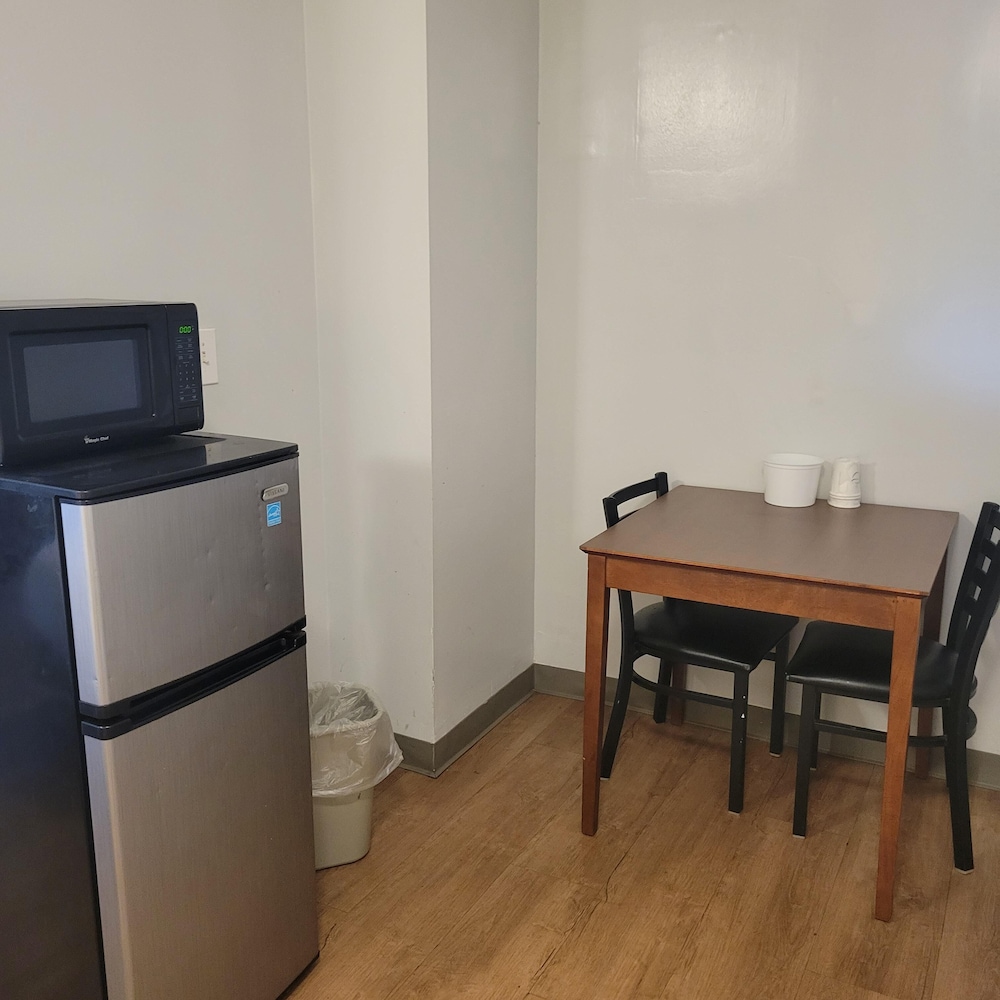 Studio 6 Extended Stay - Greensboro, NC - I-40 36/48