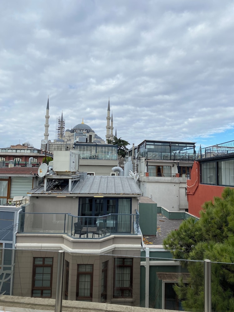 FERMAN HOTEL 3/72