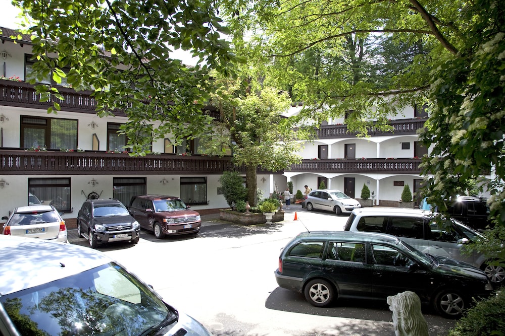Hotel Restaurant Barbarossahof 69/72