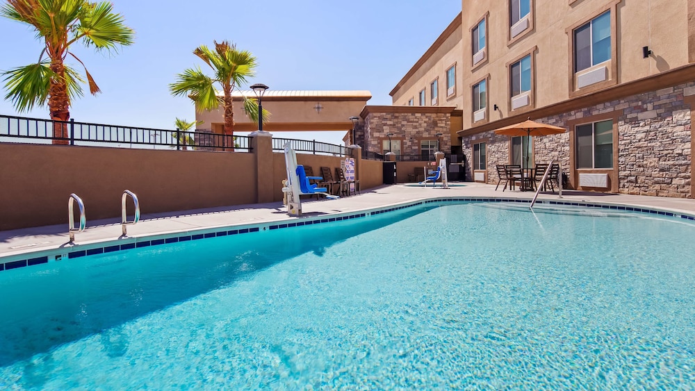 Best Western Plus New Barstow Inn & Suites 2/34