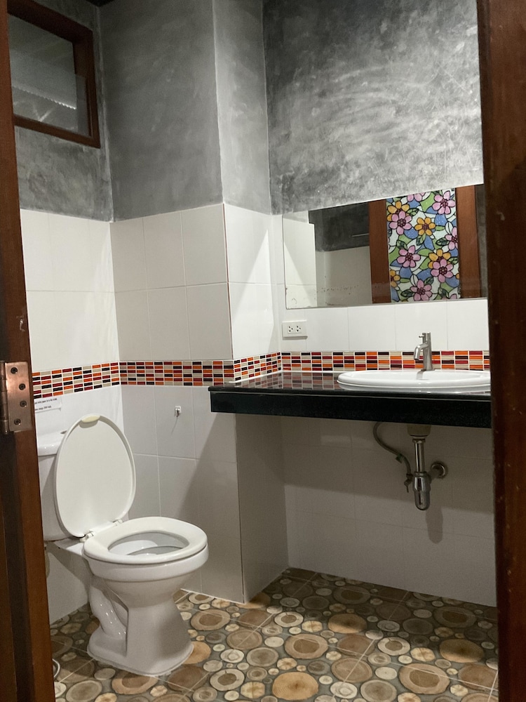 Araya Boutique Hotel 68/69