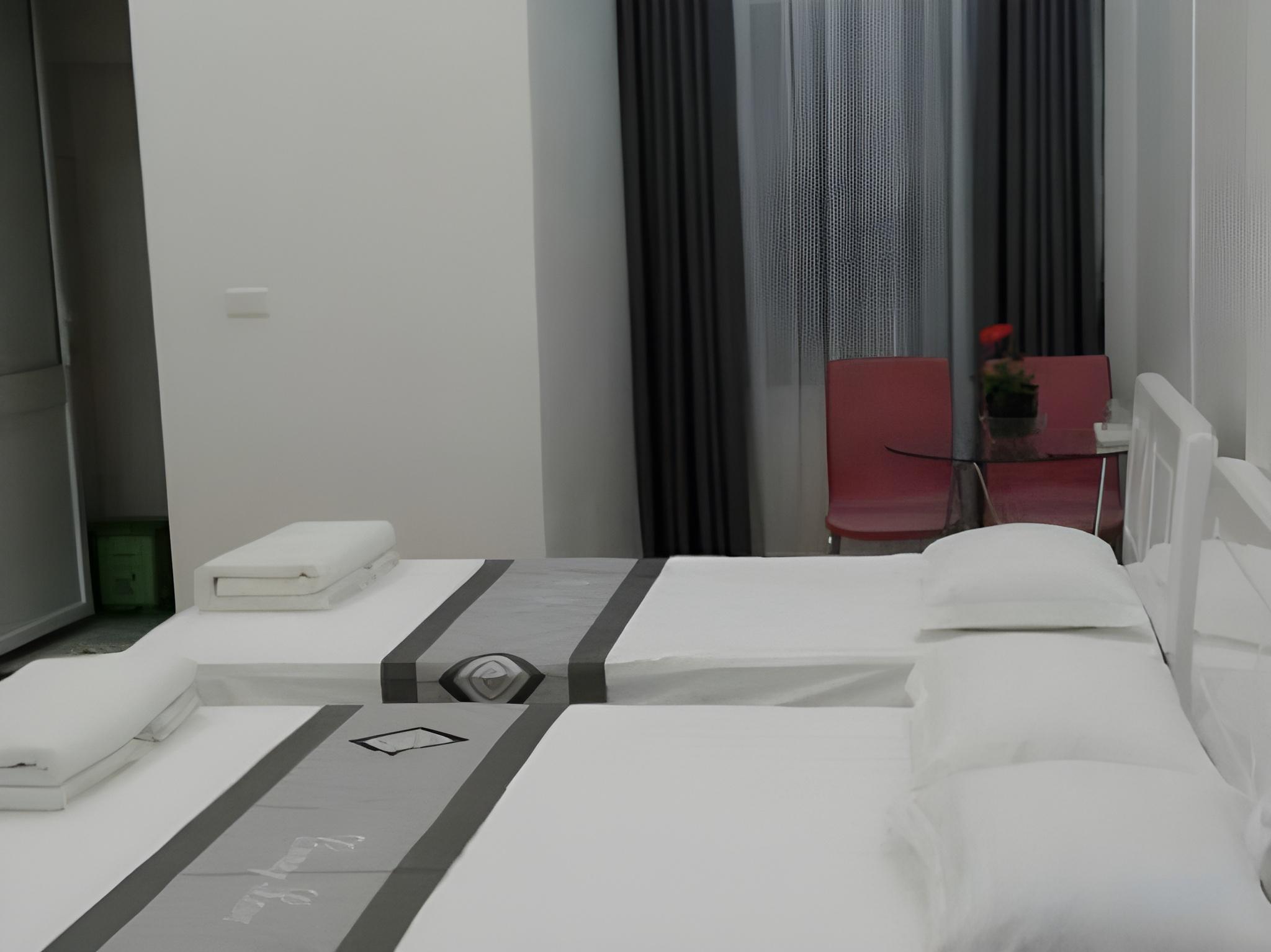2 Bedrooms, Standard, Triple