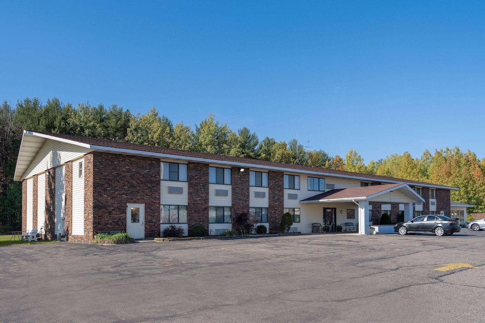 Travelodge by Wyndham Merrill 4/50