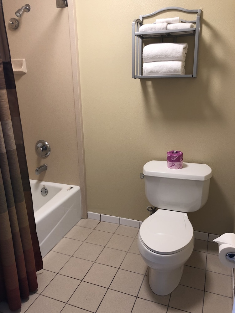Gateway Inn and Suites Hotel 17/46