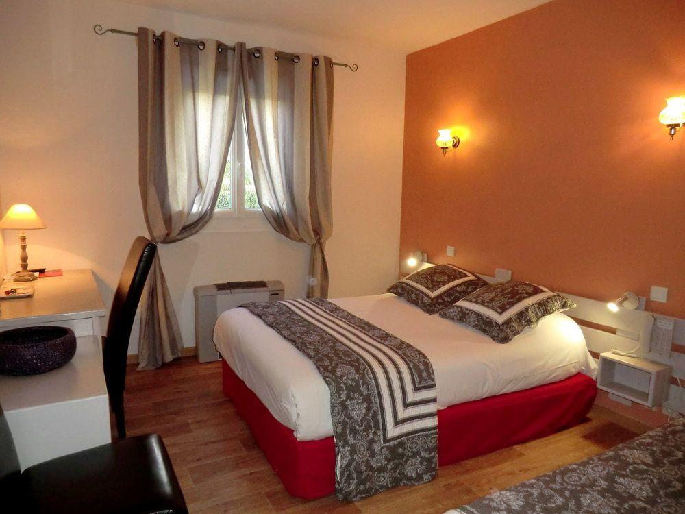 Room at The Originals Du Parc Avignon Est, ENTRAIGUES-SUR-LA-SORGUE