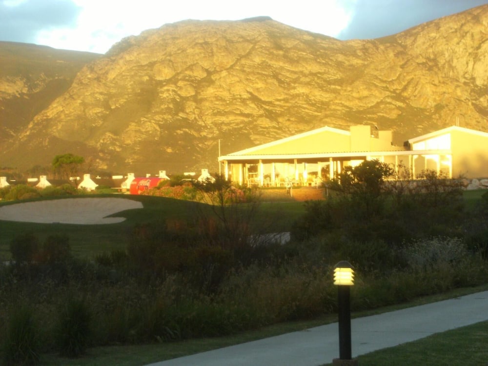 Mulligans Golf Lodge 26/38