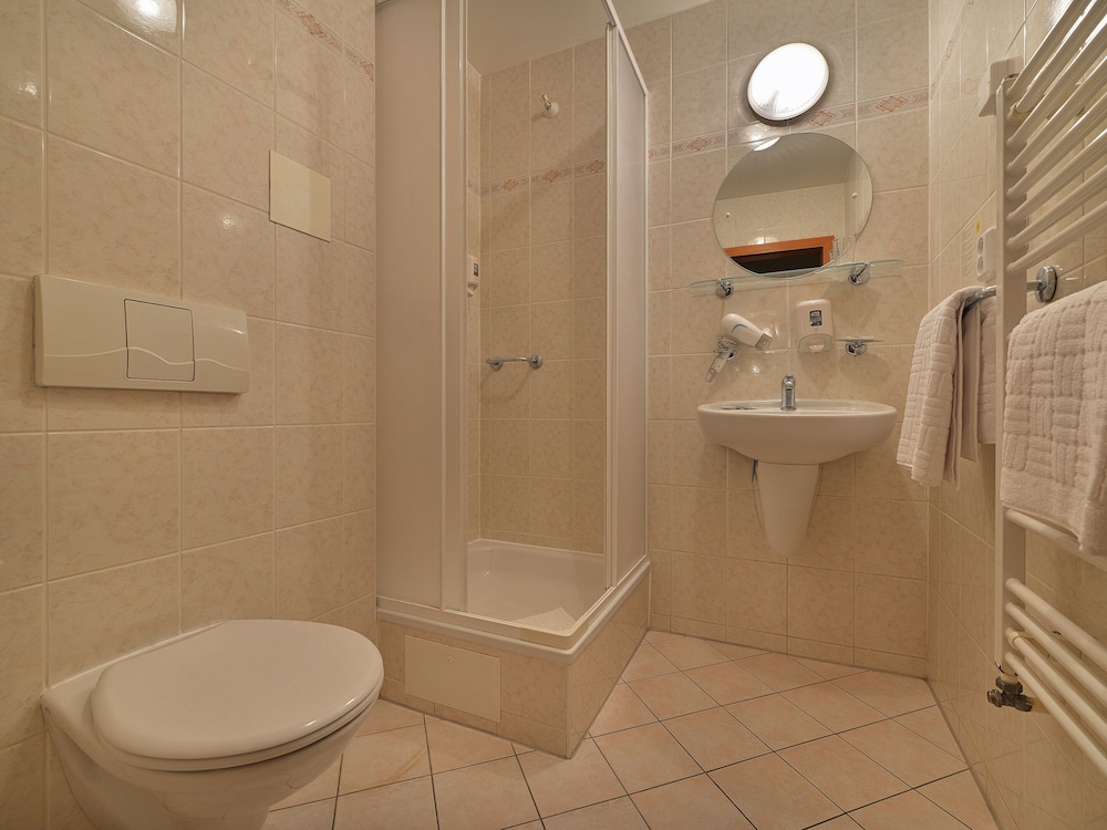 Ea Hotel Elefant 43/44