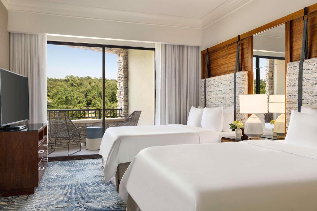 2 Bedrooms, Suite, 1 King and 2 Queen Beds