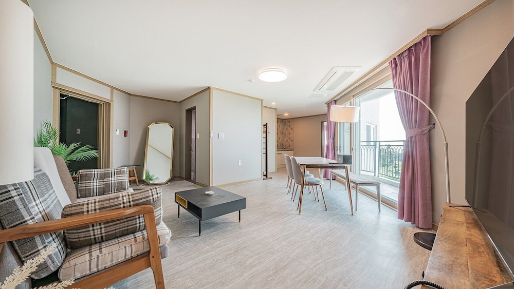 J.View Hotel 31/43