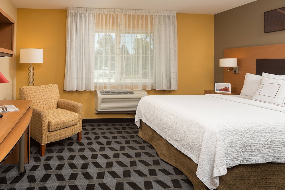 Studio, Queen Bed