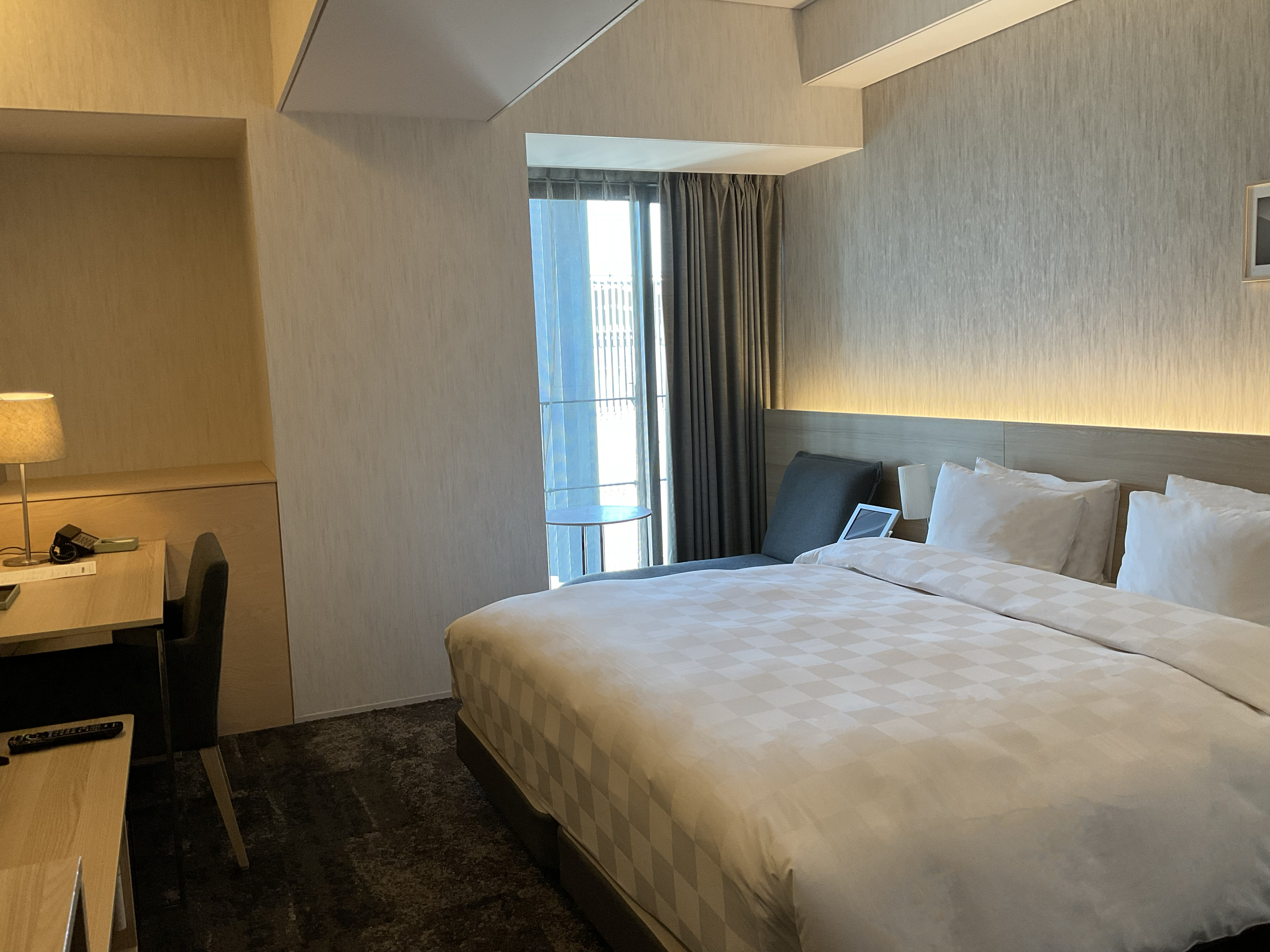 STANDARD, QUEEN BED