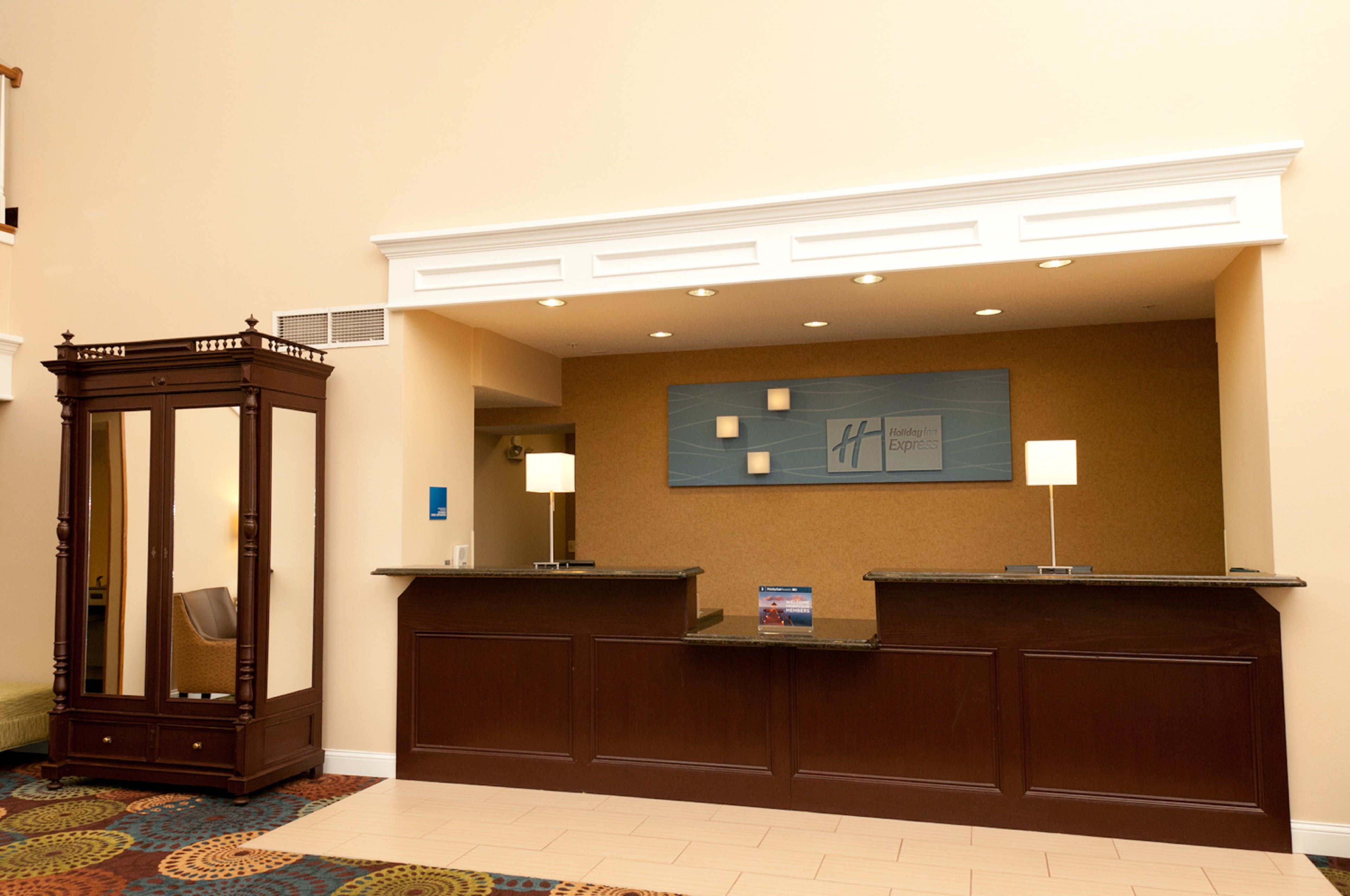 Holiday Inn Express & Suites Bloomington - Normal, an IHG Hotel 10/69