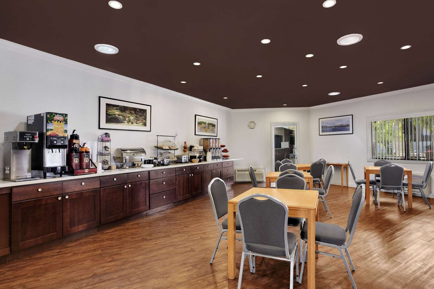 Ramada by Wyndham Torrance 4/9