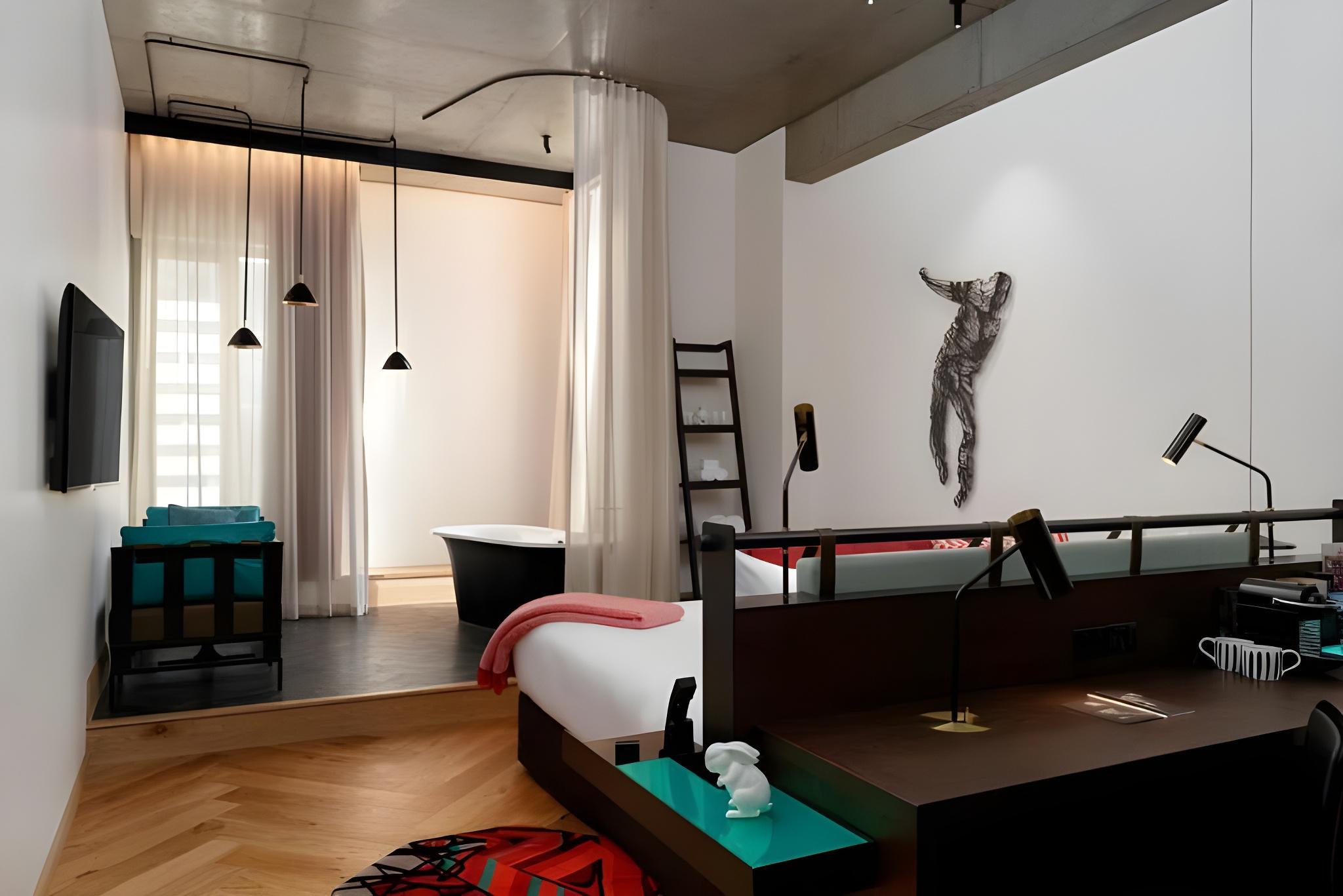Room, No Window, Corner