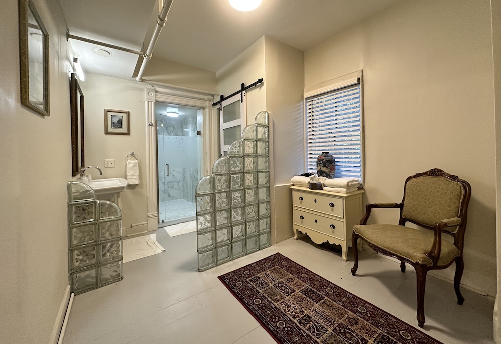 Amethyst Garden Inn 45/62