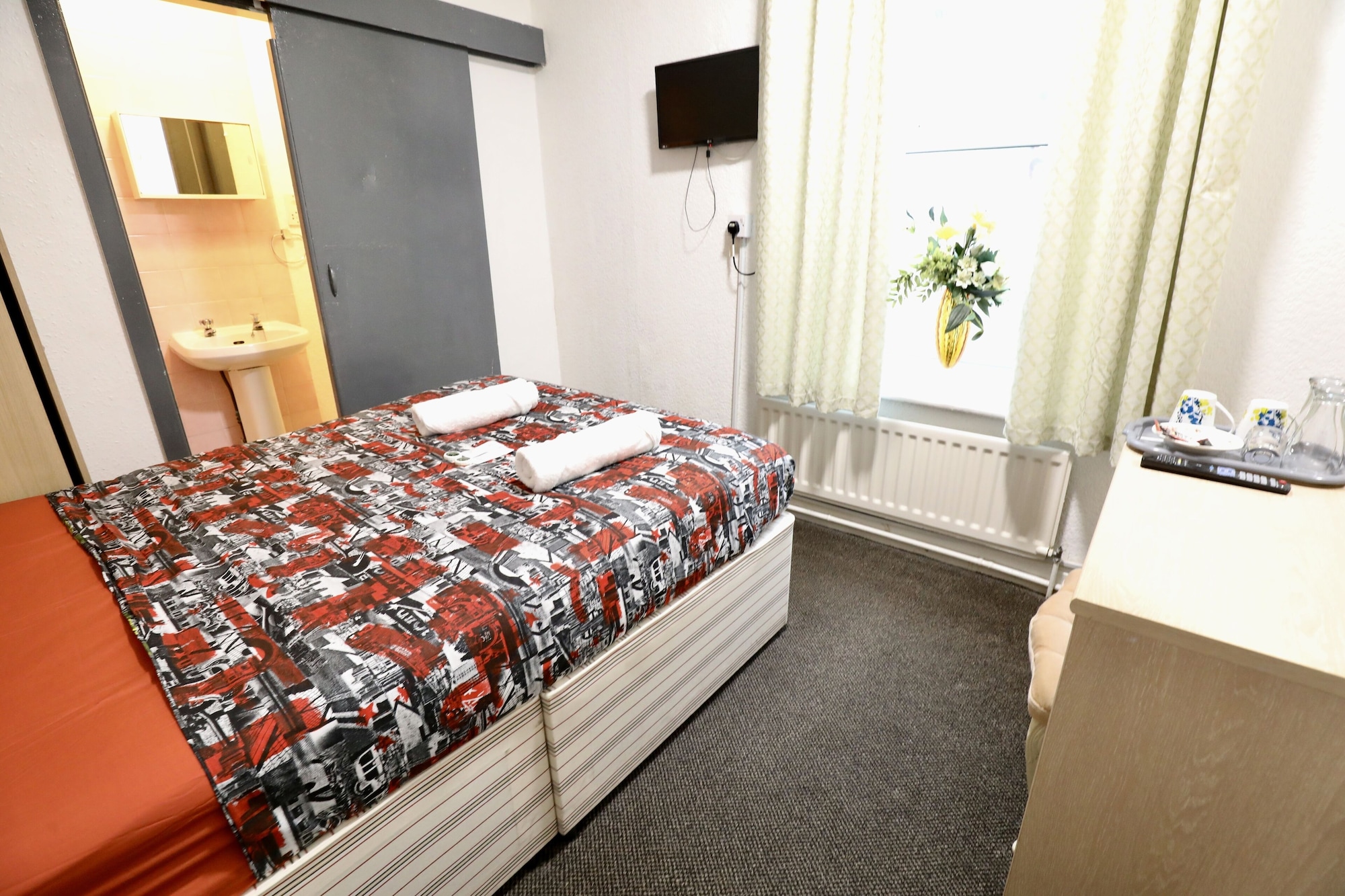 ROOM, DOUBLE BED