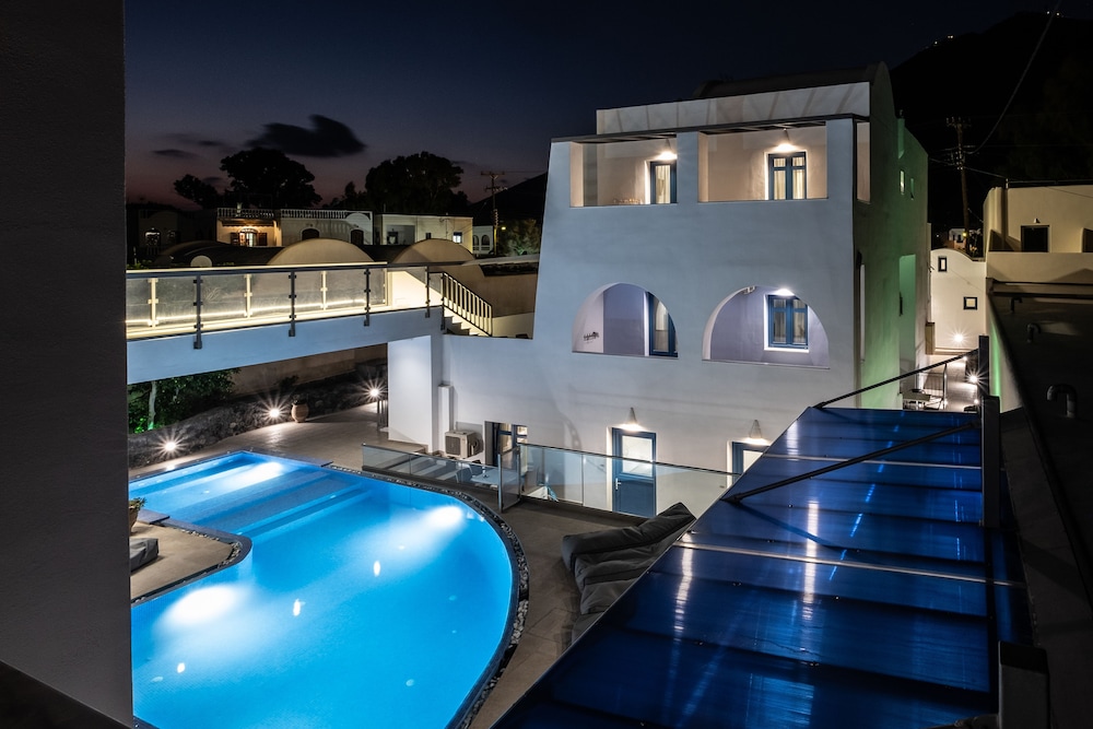 Tristhenia Hotel 48/66