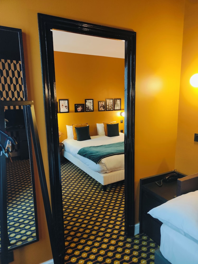Hotel Noir 58/59