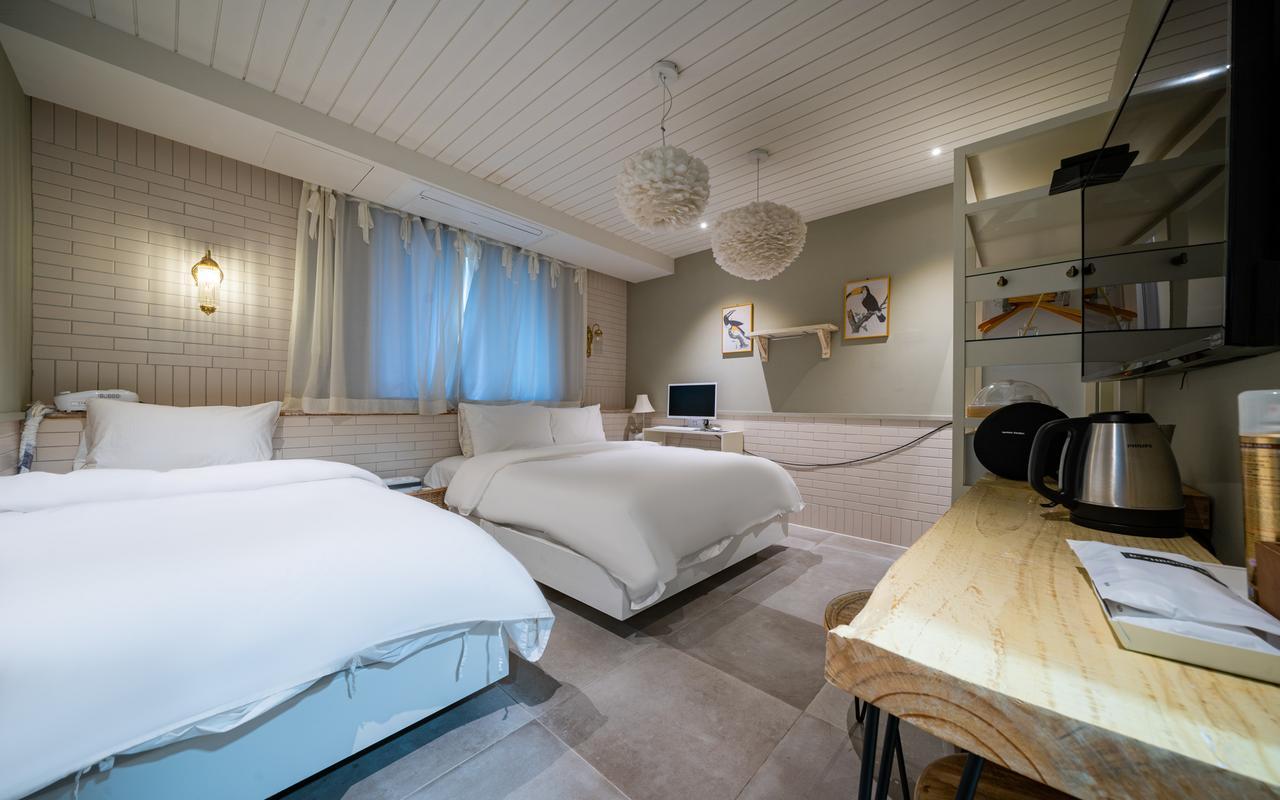 Deluxe, 1 Double and 1 Single Bed