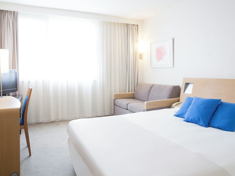 SUPERIOR, QUEEN BED, ACCESSIBLE