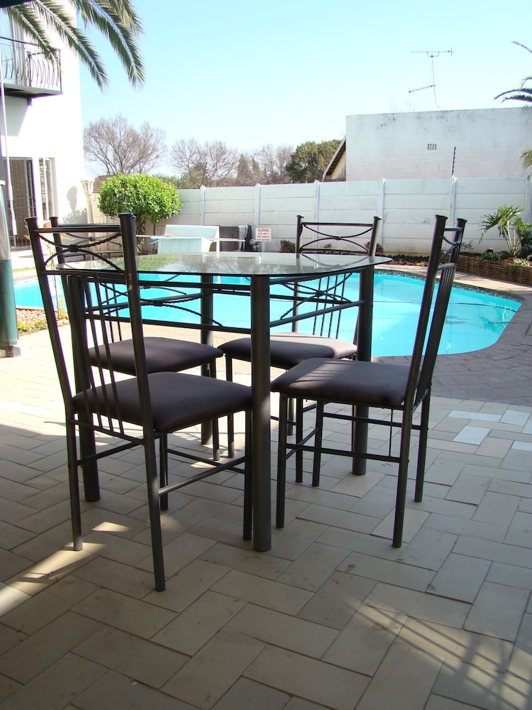 Louhallas Bed & Breakfast 7/16