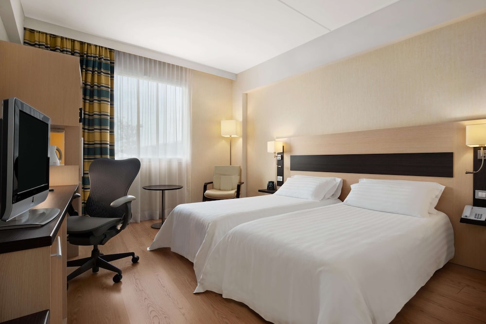 ROOM, TWIN BEDS